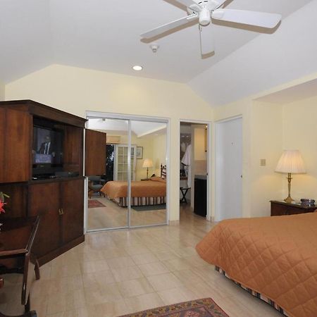 Fourways Inn Mount Pleasant ภายนอก รูปภาพ